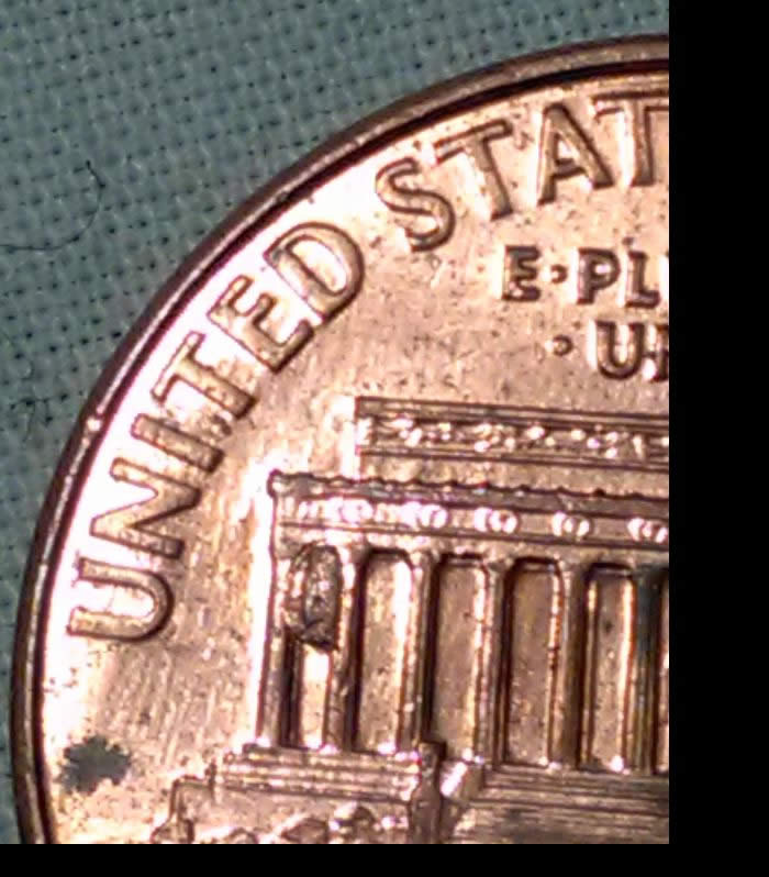 2007-Lincoln-Cent-With-Huge-Die-Chip-On-1-St-Memorial-Pillar